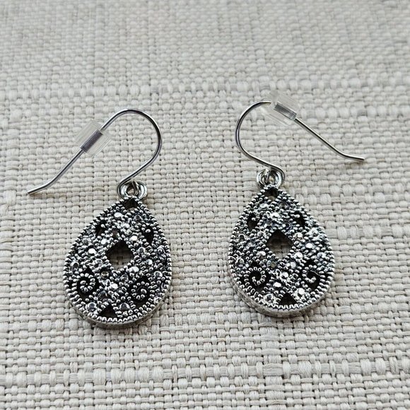 Women Earrings Silver Tone Fashion Ear Jewelry Leaf Shape New - Picture 3 of 9